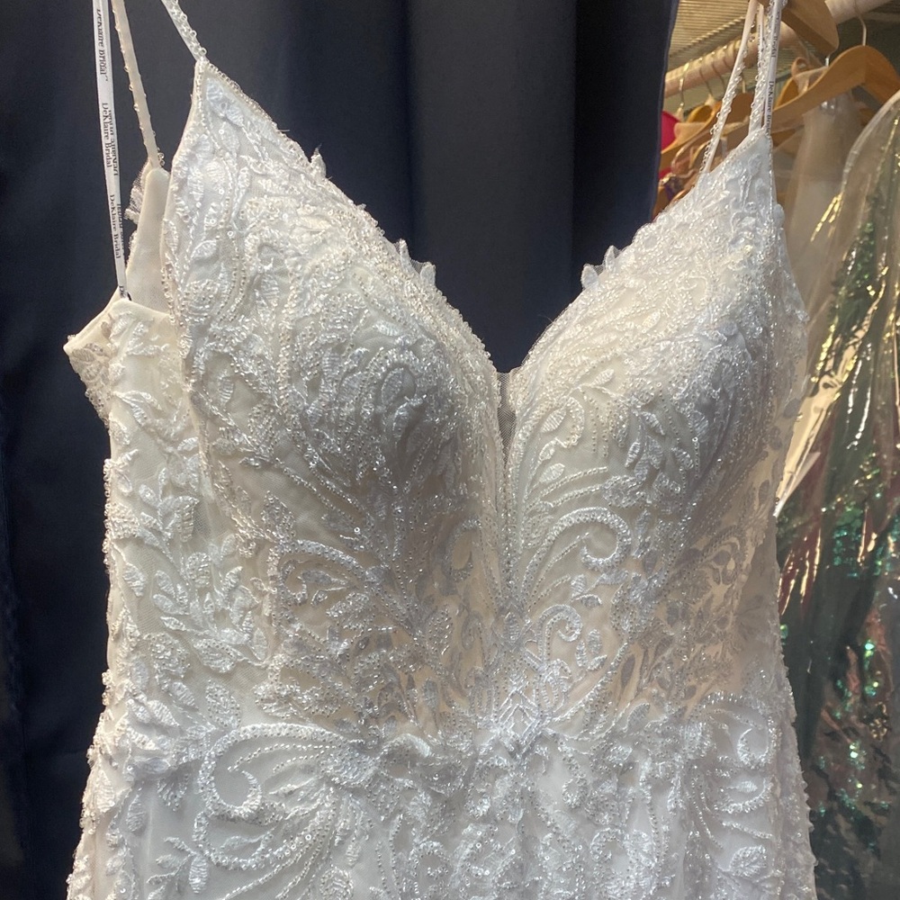 Elegant White Lace Sleepwear